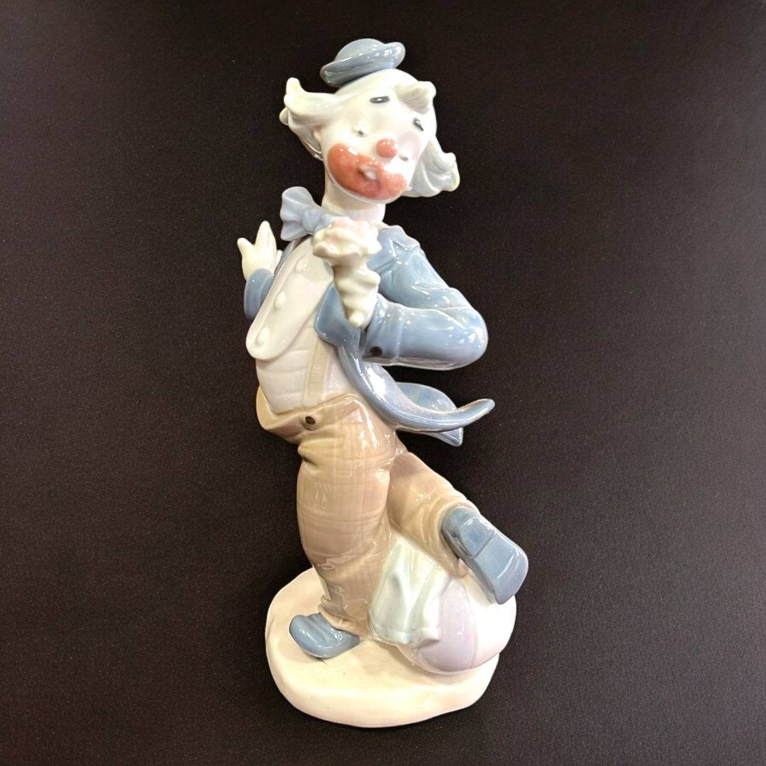 Nao-Lladró: Payaso con Flor y Acordeón - Cositas Antiguas – La Guadaña, Anticuarios Online en Jerez , vender antigüedades, muebles antiguos
