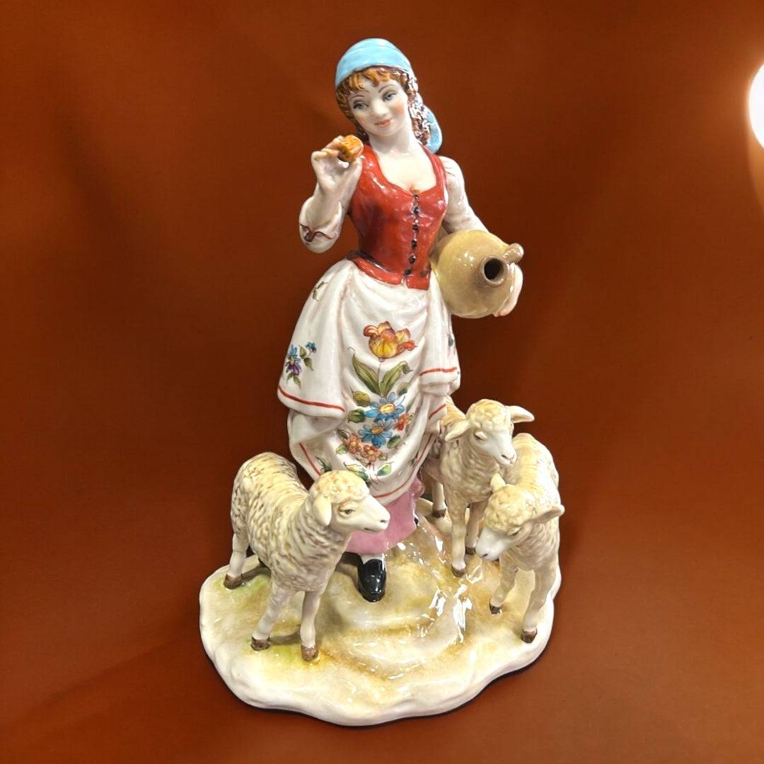Figura de porcelana: Señora con Ovejas para una decoración - Cositas Antiguas – La Guadaña, Anticuarios Online en Jerez , vender antigüedades, muebles antiguos