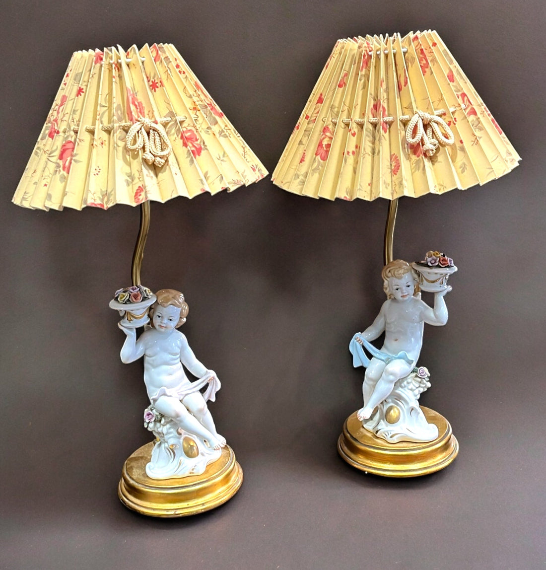 Lamparas vintage con querubines de porcelana y peana dorada - Cositas Antiguas – La Guadaña, Anticuarios Online en Jerez , vender antigüedades, muebles antiguos