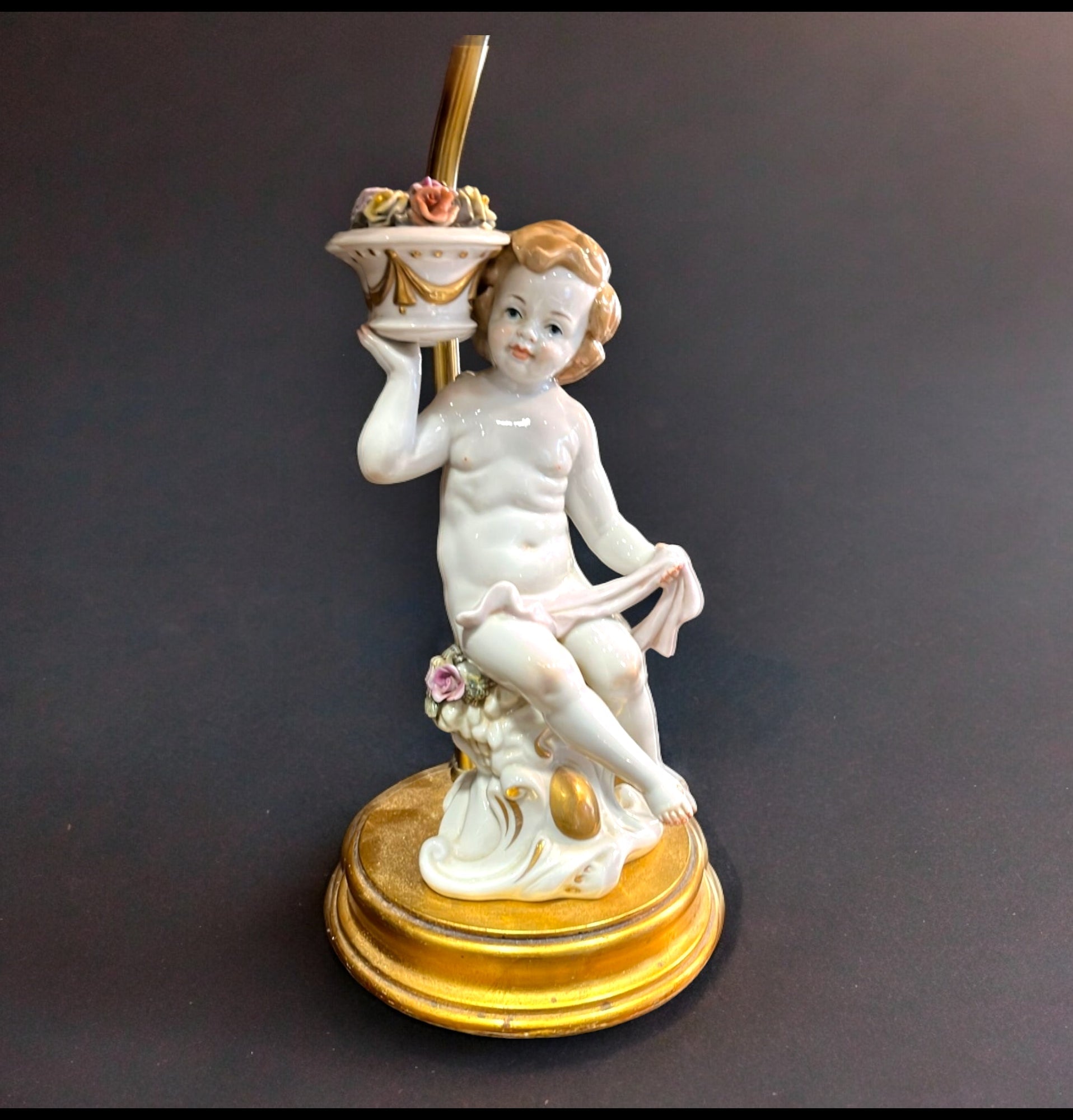 Lamparas vintage con querubines de porcelana y peana dorada - Cositas Antiguas – La Guadaña, Anticuarios Online en Jerez , vender antigüedades, muebles antiguos