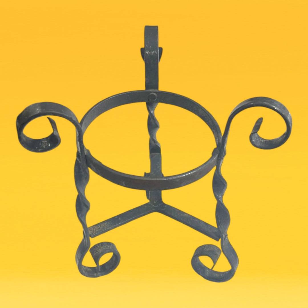 Maceteros de hierro forjado decorativos para plantas - Cositas Antiguas – La Guadaña, Anticuarios Online en Jerez , vender antigüedades, muebles antiguos
