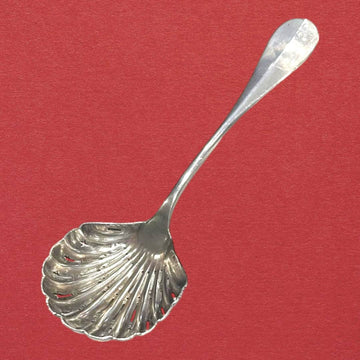 Cucharilla de Servir en Forma de Concha con Calados - Cositas Antiguas – La Guadaña, Anticuarios Online en Jerez , vender antigüedades, muebles antiguos