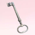 Llave antigua de forja para decoración, ideal para el hogar - Cositas Antiguas – La Guadaña, Anticuarios Online en Jerez , vender antigüedades, muebles antiguos