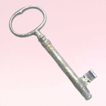 Llave antigua de forja: Historia y estilo decorativo único - Cositas Antiguas – La Guadaña, Anticuarios Online en Jerez