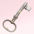 Llave antigua de forja como elemento decorativo - Cositas Antiguas – La Guadaña, Anticuarios Online en Jerez , vender antigüedades, muebles antiguos