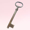 Llave antigua de forja: pieza única para decoración - Cositas Antiguas – La Guadaña, Anticuarios Online en Jerez , vender antigüedades, muebles antiguos
