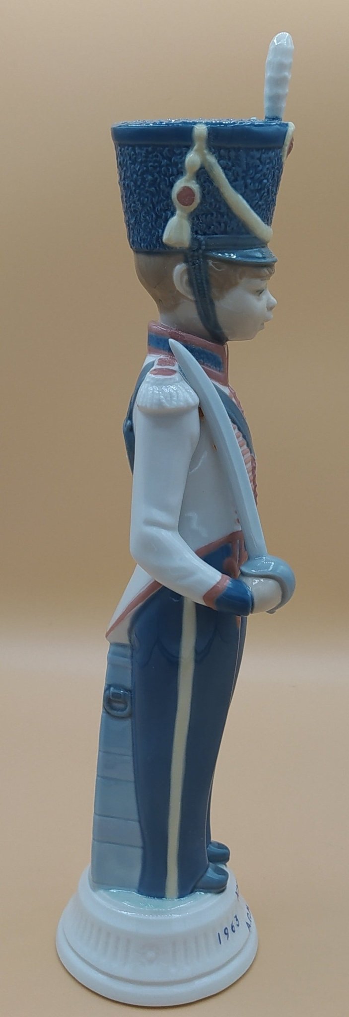 Figura de porcelana Lladró | Soldado Cadete con Espada - Cositas Antiguas – La Guadaña, Anticuarios Online en Jerez , vender antigüedades, muebles antiguos