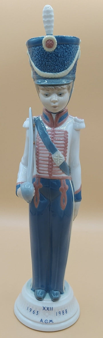 Figura de porcelana Lladró | Soldado Cadete con Espada - Cositas Antiguas – La Guadaña, Anticuarios Online en Jerez , vender antigüedades, muebles antiguos