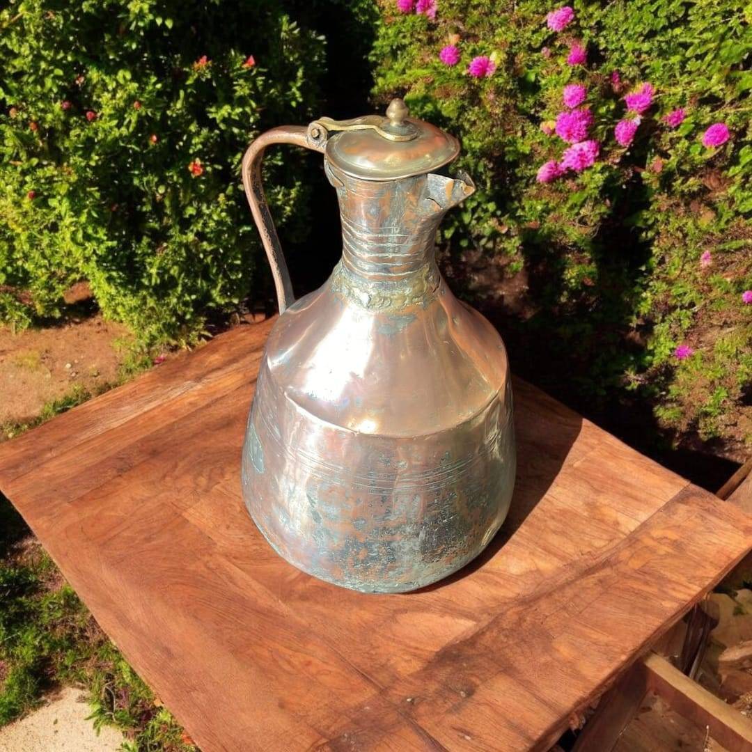 Jarra - Aguamanil antigua de cobre martillado artesanal - Cositas Antiguas – La Guadaña, Anticuarios Online en Jerez , vender antigüedades, muebles antiguos