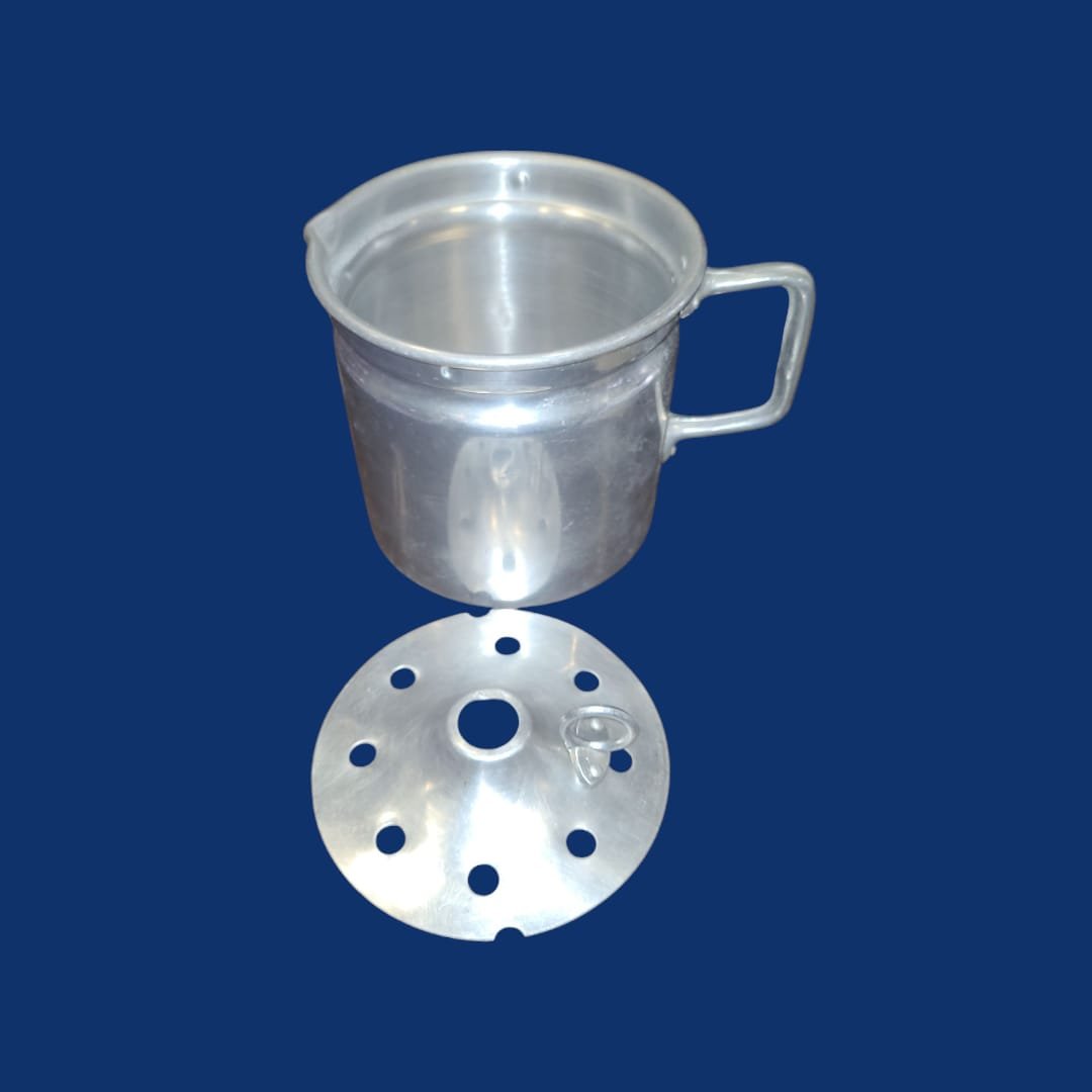 Lechera de aluminio con tapa perforada y asa resistente - Cositas Antiguas – La Guadaña, Anticuarios Online en Jerez , vender antigüedades, muebles antiguos