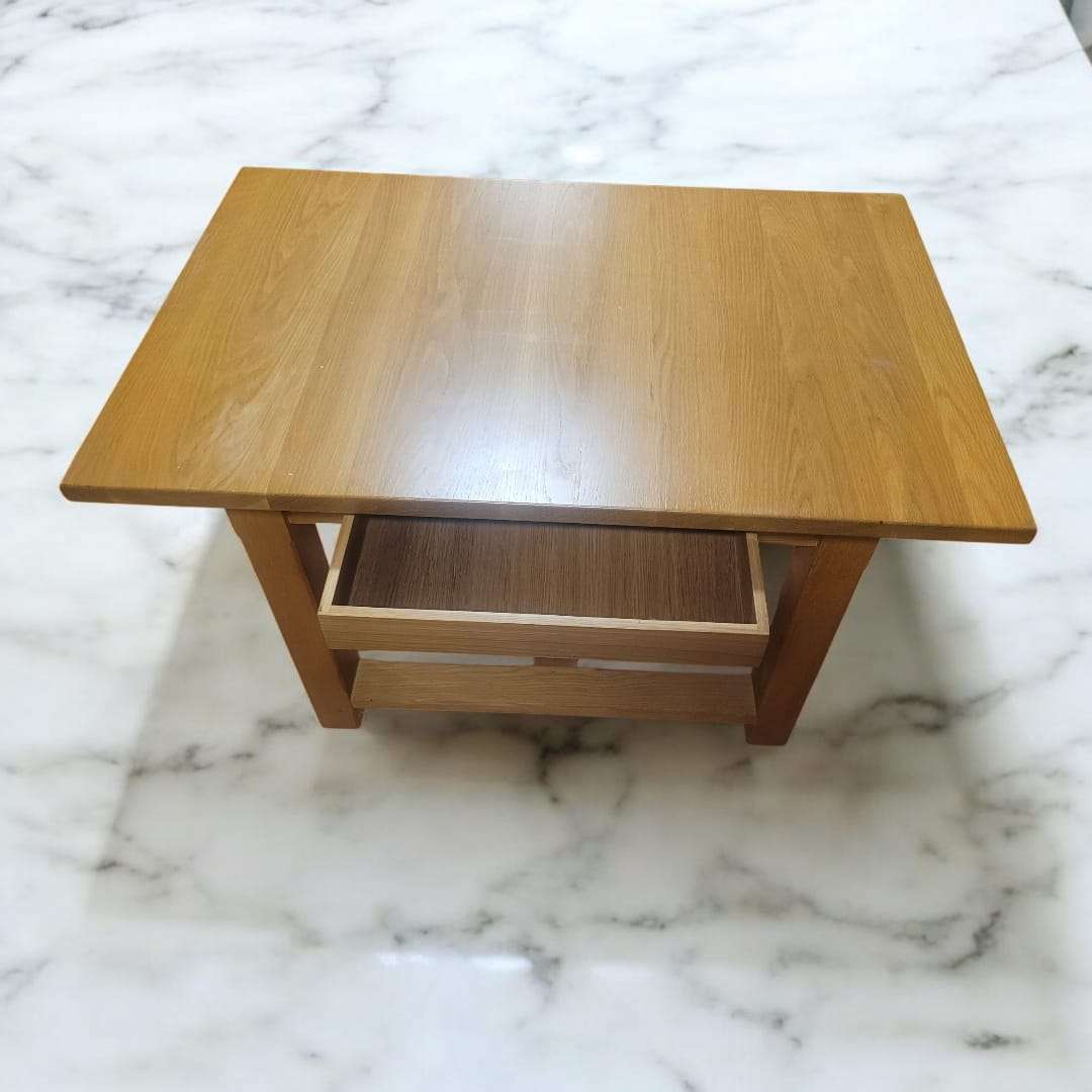 Mesa de madera con cajón oculto y diseño elegante - Cositas Antiguas – La Guadaña, Anticuarios Online en Jerez , vender antigüedades, muebles antiguos