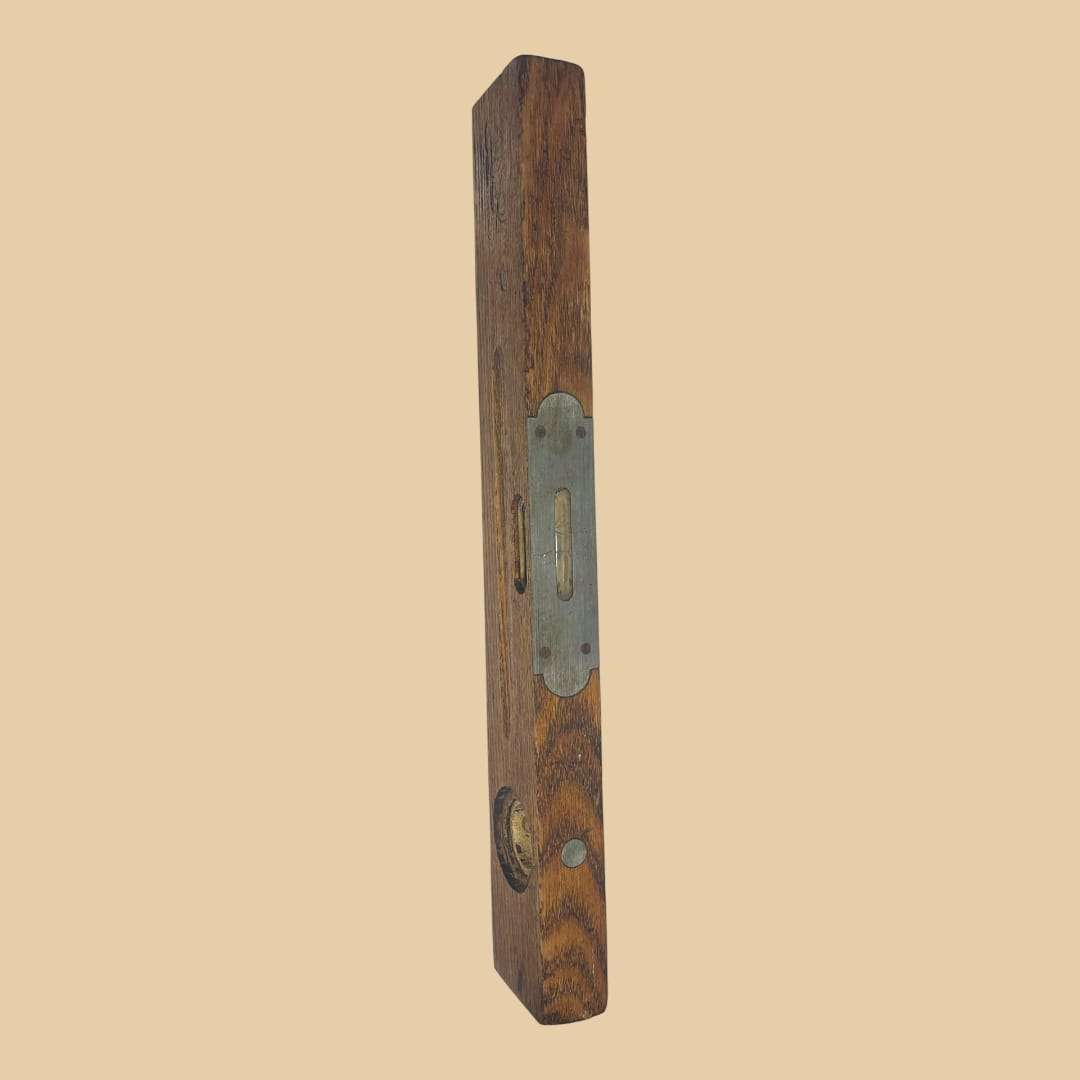 Nivel de burbuja antiguo de madera para carpintería clásica - Cositas Antiguas – La Guadaña, Anticuarios Online en Jerez , vender antigüedades, muebles antiguos