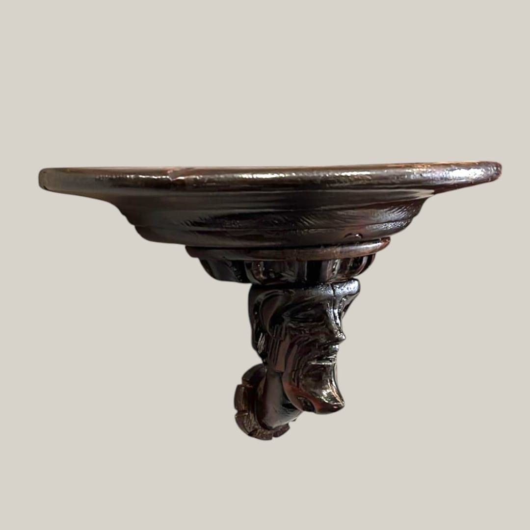 Peana de pared tallada: soporte con cabeza humana en madera - Cositas Antiguas – La Guadaña, Anticuarios Online en Jerez , vender antigüedades, muebles antiguos