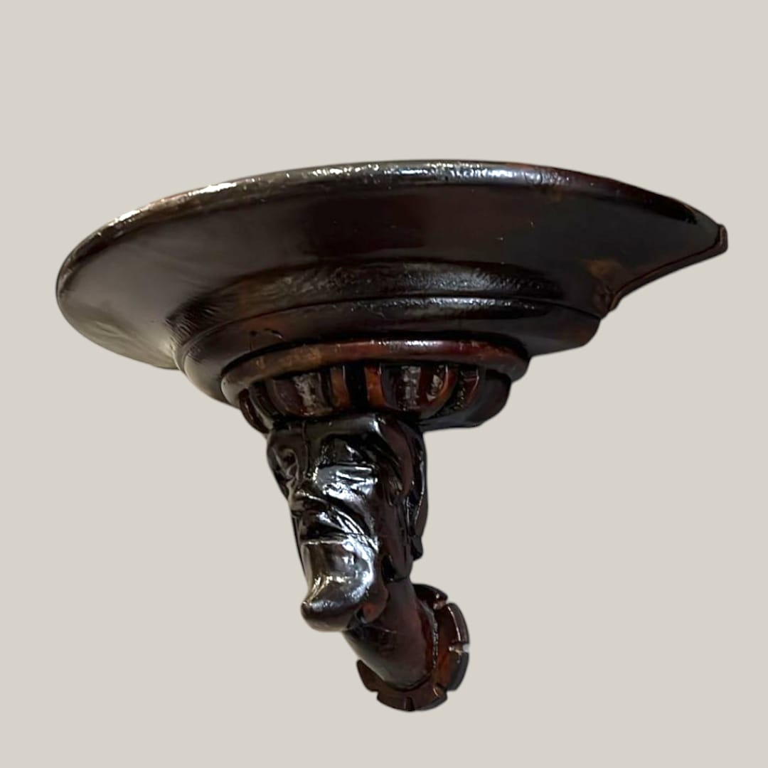 Peana de pared tallada: soporte con cabeza humana en madera - Cositas Antiguas – La Guadaña, Anticuarios Online en Jerez , vender antigüedades, muebles antiguos