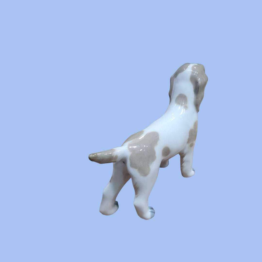 Perro de porcelana PEYRO, pieza decorativa exclusiva - Cositas Antiguas – La Guadaña, Anticuarios Online en Jerez , vender antigüedades, muebles antiguos
