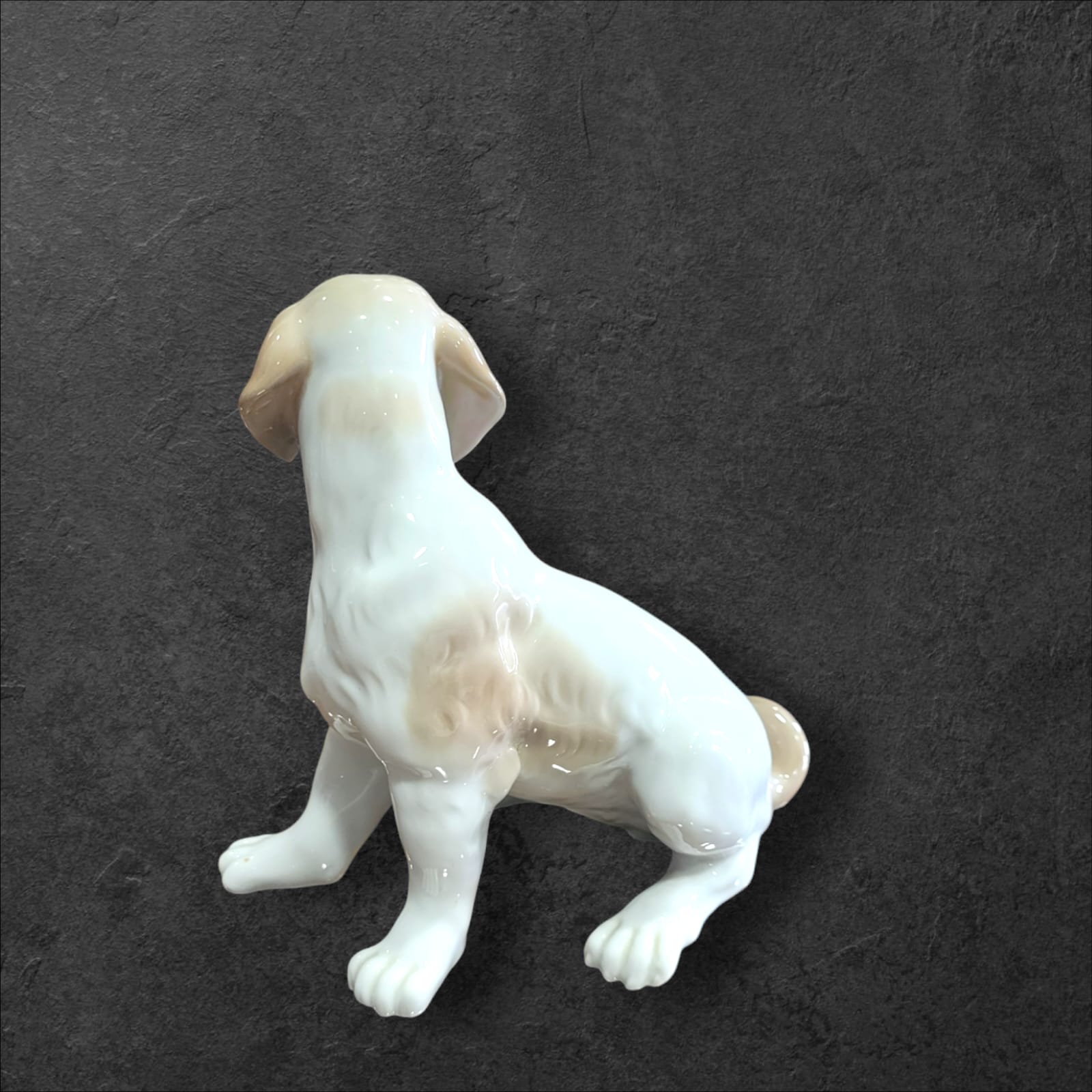 Perro Manchado de Nao Porcelana Fina - Elegancia Tierna - Cositas Antiguas – La Guadaña, Anticuarios Online en Jerez , vender antigüedades, muebles antiguos
