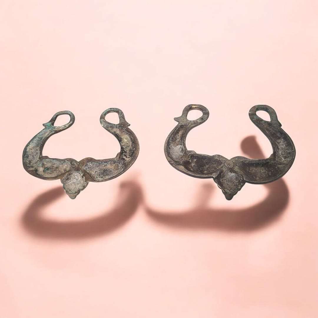 Tiradores de metal con relieves antiguos decorativos - Cositas Antiguas – La Guadaña, Anticuarios Online en Jerez , vender antigüedades, muebles antiguos