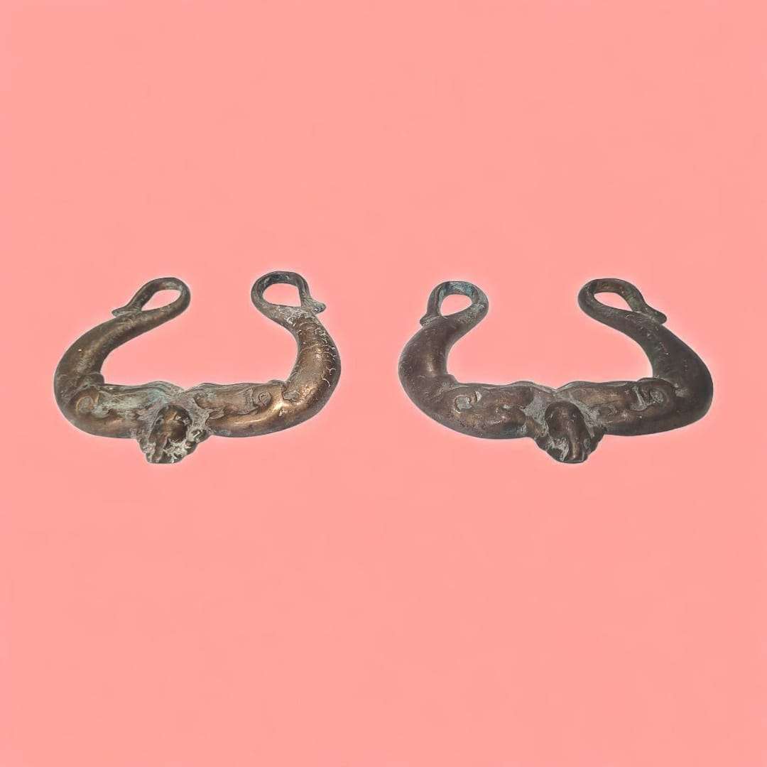 Tiradores de metal con relieves antiguos decorativos - Cositas Antiguas – La Guadaña, Anticuarios Online en Jerez , vender antigüedades, muebles antiguos
