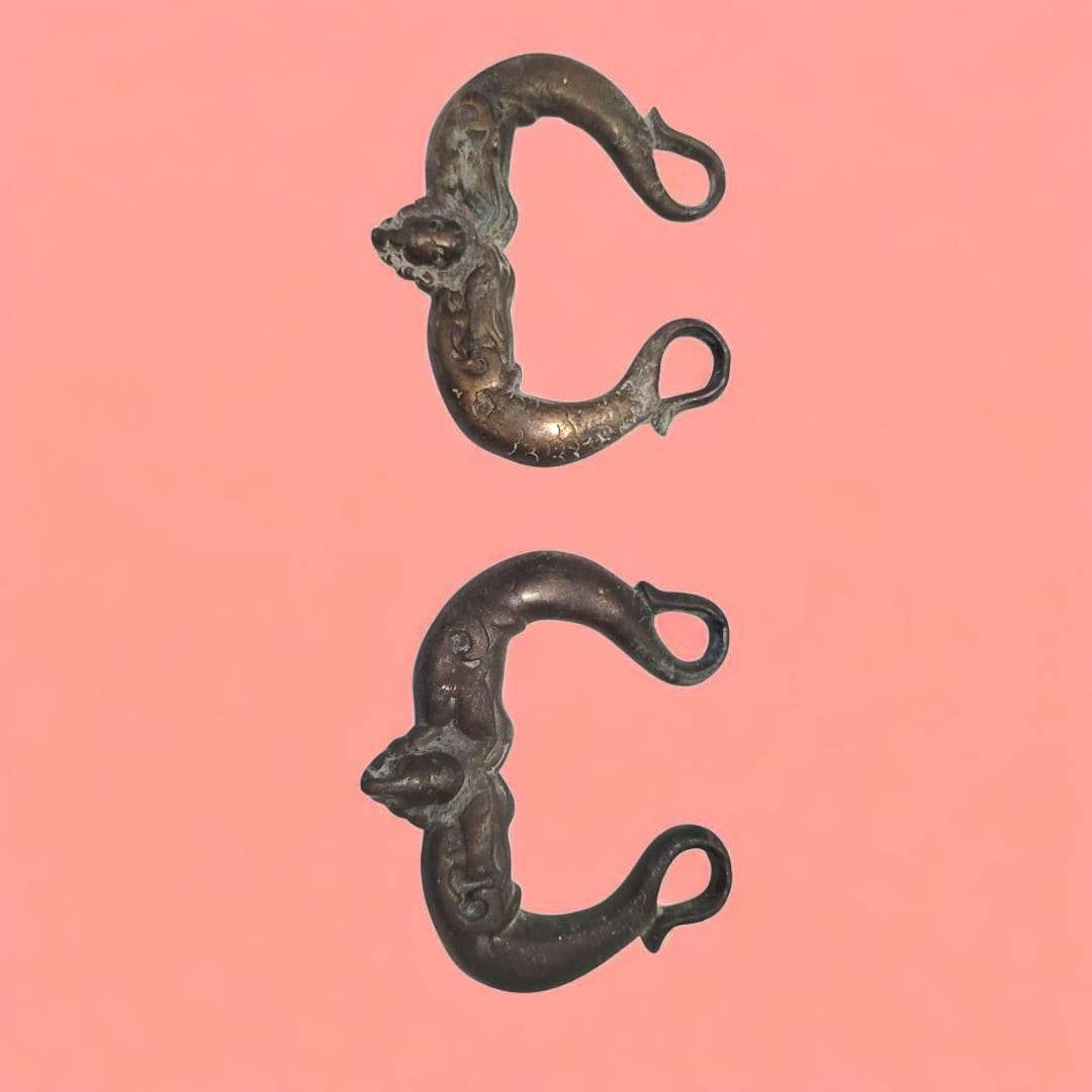 Tiradores de metal con relieves antiguos decorativos - Cositas Antiguas – La Guadaña, Anticuarios Online en Jerez , vender antigüedades, muebles antiguos