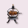 Palmatoria antigua de hierro forjado con velas en espiral - Cositas Antiguas – La Guadaña, Anticuarios Online en Jerez , vender antigüedades, muebles antiguos