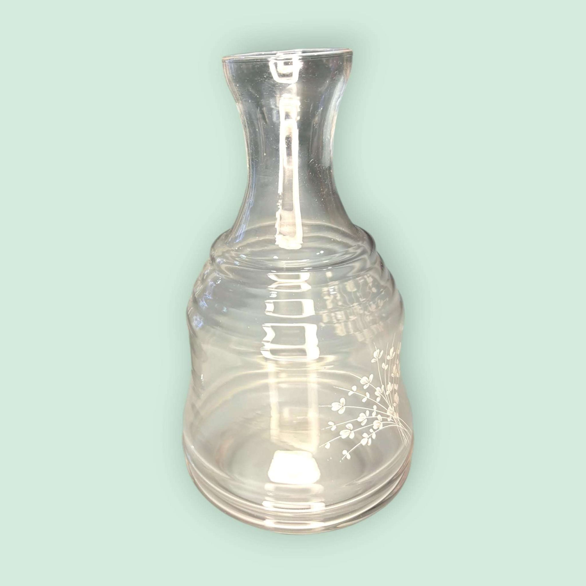 Botella con vaso de cristal antigua para agua grabada - Cositas Antiguas – La Guadaña, Anticuarios Online en Jerez , vender antigüedades, muebles antiguos