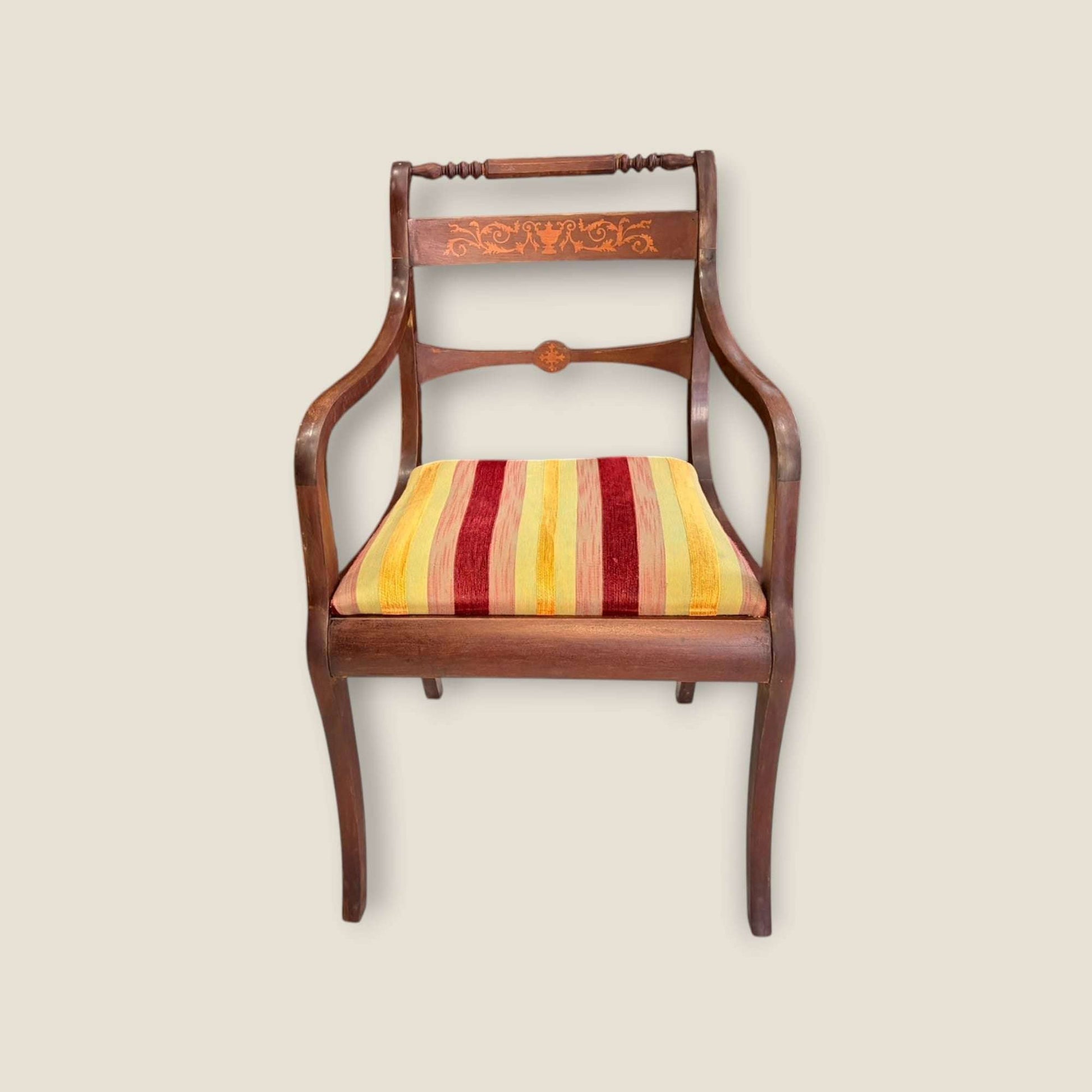 Sillones de caoba con taracea y brazos clásicos elegantes - Cositas Antiguas – La Guadaña, Anticuarios Online en Jerez , vender antigüedades, muebles antiguos