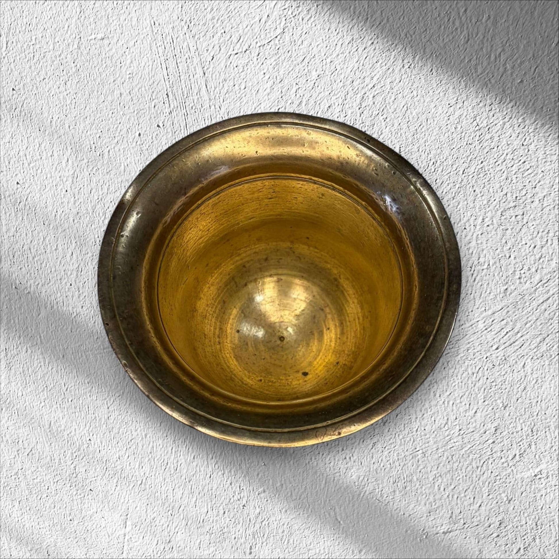 Mortero de bronce antiguo con maja | historia y carácter - Cositas Antiguas – La Guadaña, Anticuarios Online en Jerez , vender antigüedades, muebles antiguos