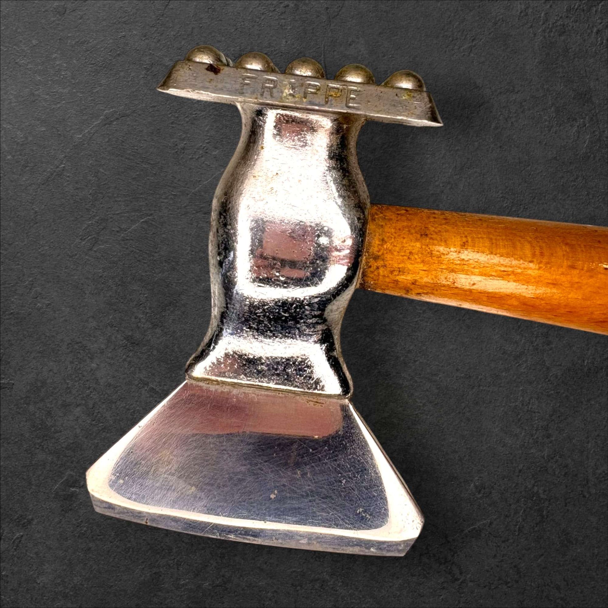 Martillo y hachuela para carne de acero con mango de madera - Cositas Antiguas – La Guadaña, Anticuarios Online en Jerez , vender antigüedades, muebles antiguos