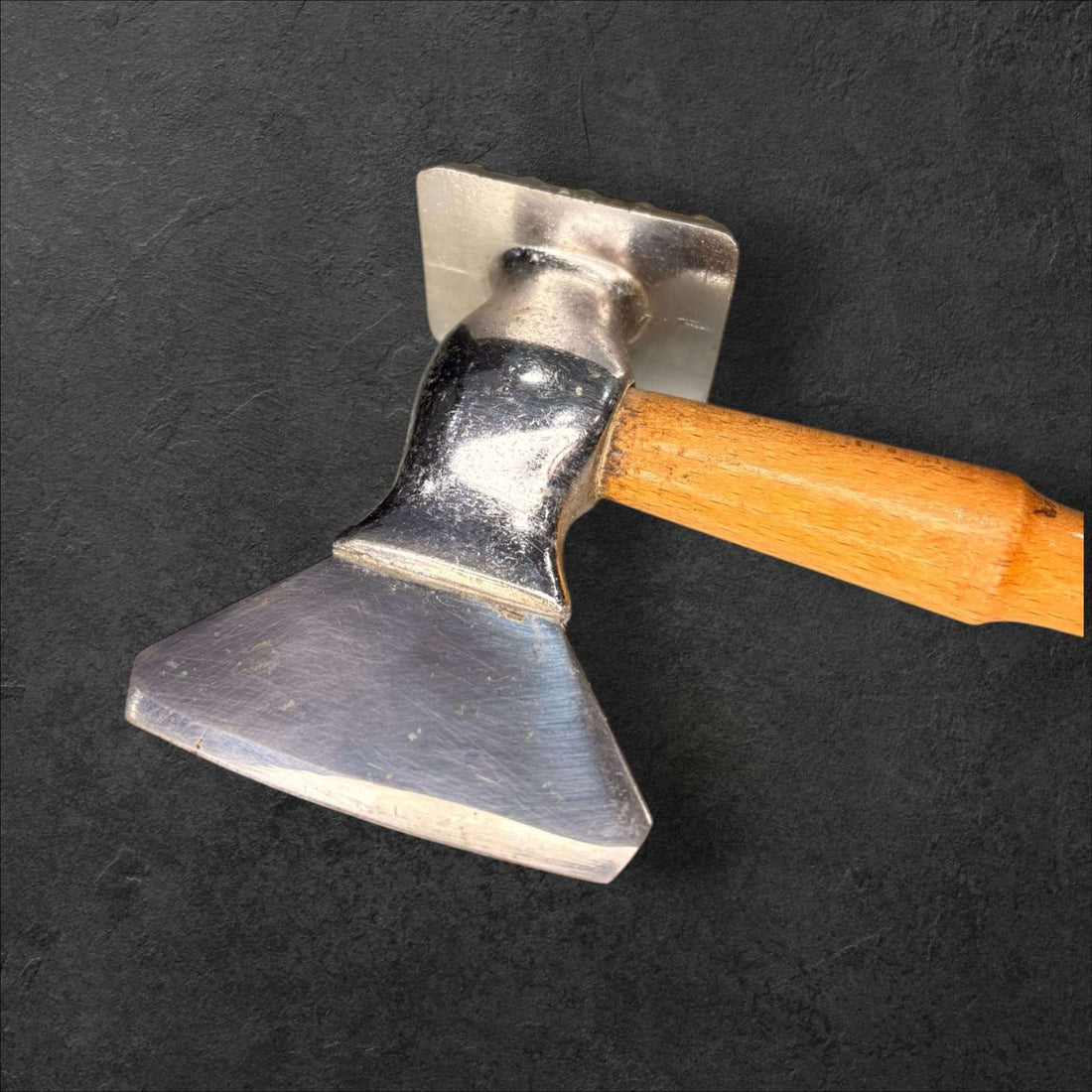 Martillo y hachuela para carne de acero con mango de madera - Cositas Antiguas – La Guadaña, Anticuarios Online en Jerez , vender antigüedades, muebles antiguos