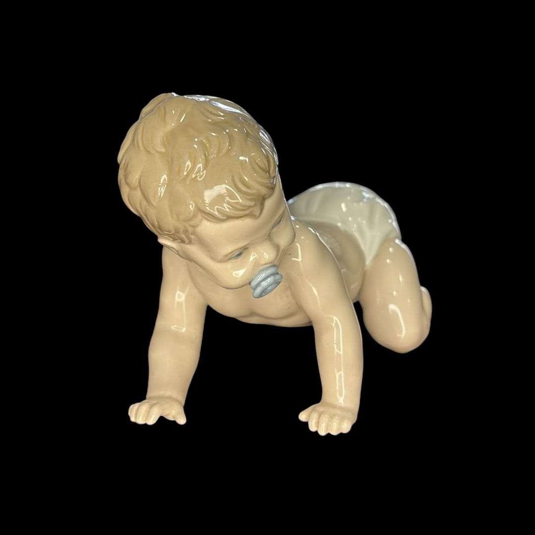 Bebé gateando con chupete Nao Lladró | Porcelana original - Cositas Antiguas – La Guadaña, Anticuarios Online en Jerez , vender antigüedades, muebles antiguos