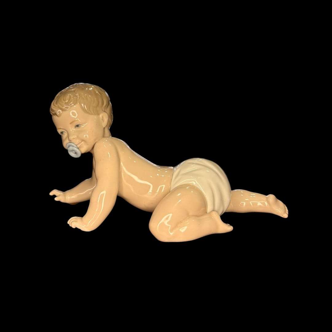 Bebé gateando con chupete Nao Lladró | Porcelana original - Cositas Antiguas – La Guadaña, Anticuarios Online en Jerez , vender antigüedades, muebles antiguos