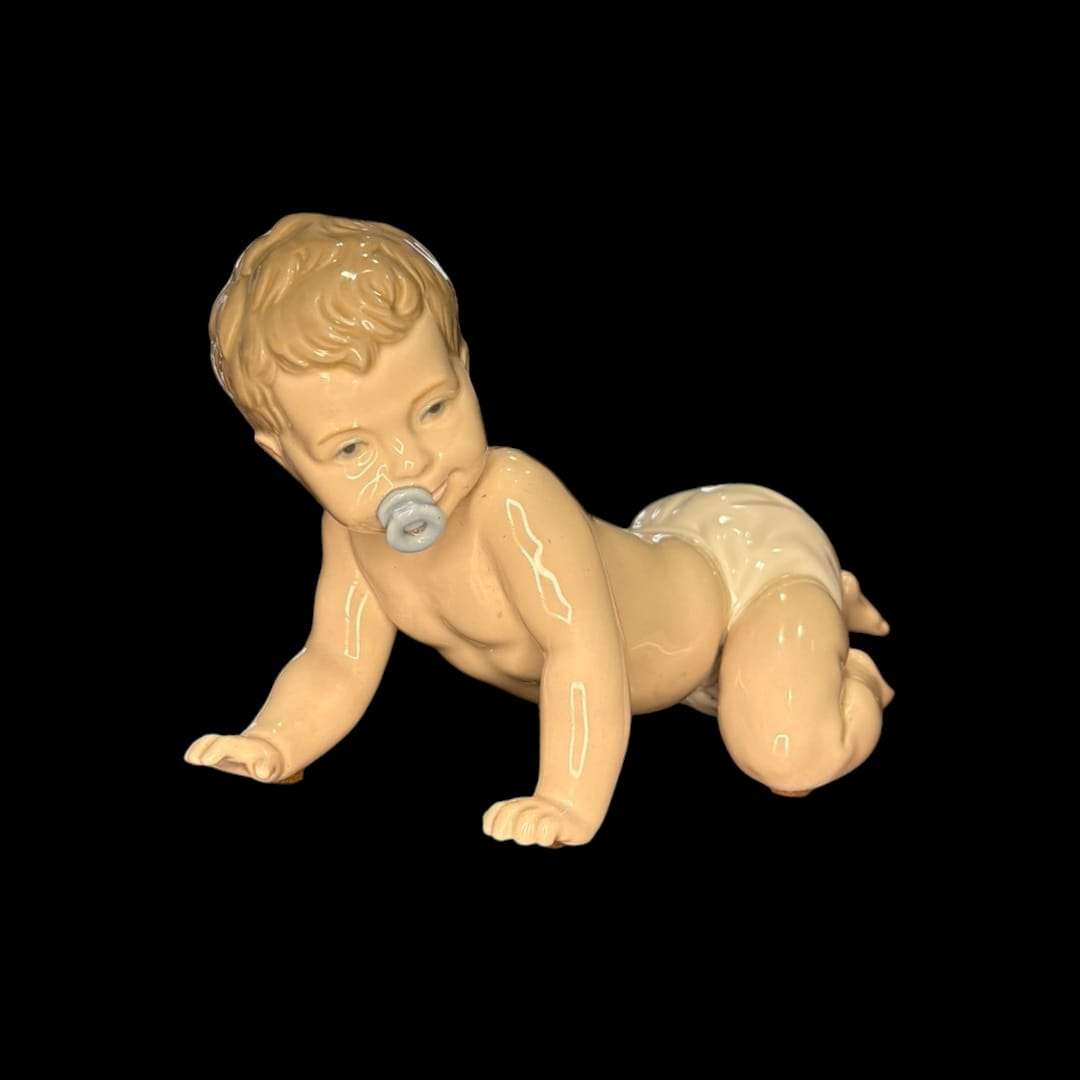 Bebé gateando con chupete Nao Lladró | Porcelana original - Cositas Antiguas – La Guadaña, Anticuarios Online en Jerez , vender antigüedades, muebles antiguos