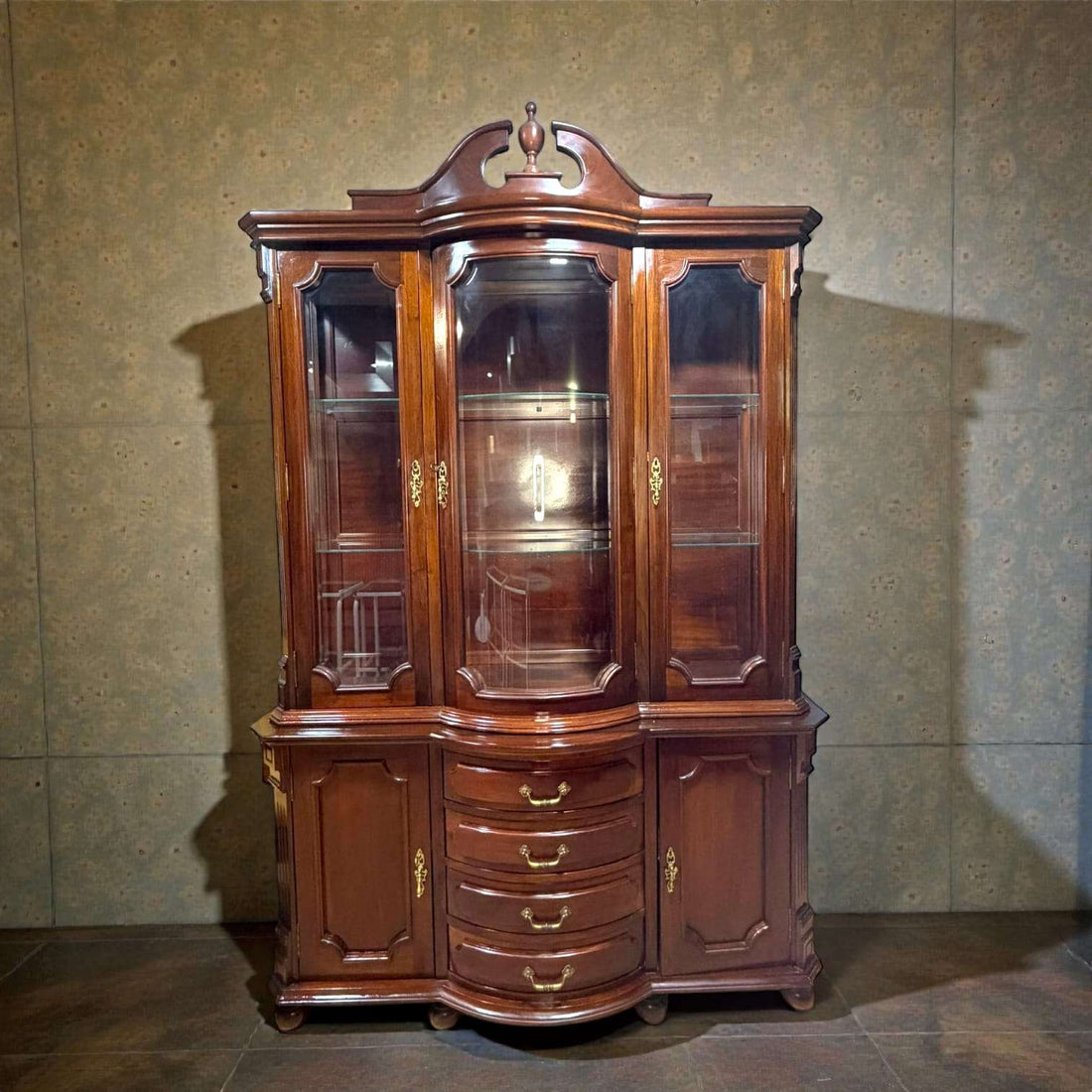Vitrina de caoba clásica antigua con cristales biselados - Cositas Antiguas – La Guadaña, Anticuarios Online en Jerez , vender antigüedades, muebles antiguos