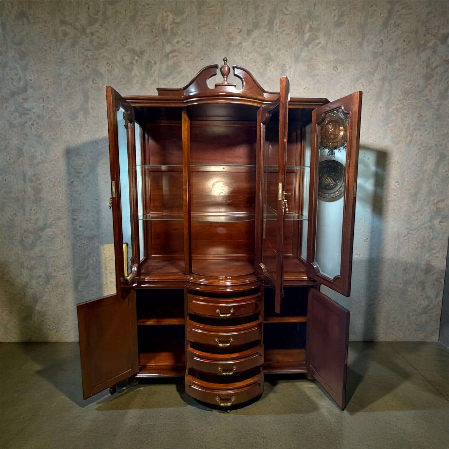 Vitrina de caoba clásica antigua con cristales biselados - Cositas Antiguas – La Guadaña, Anticuarios Online en Jerez , vender antigüedades, muebles antiguos