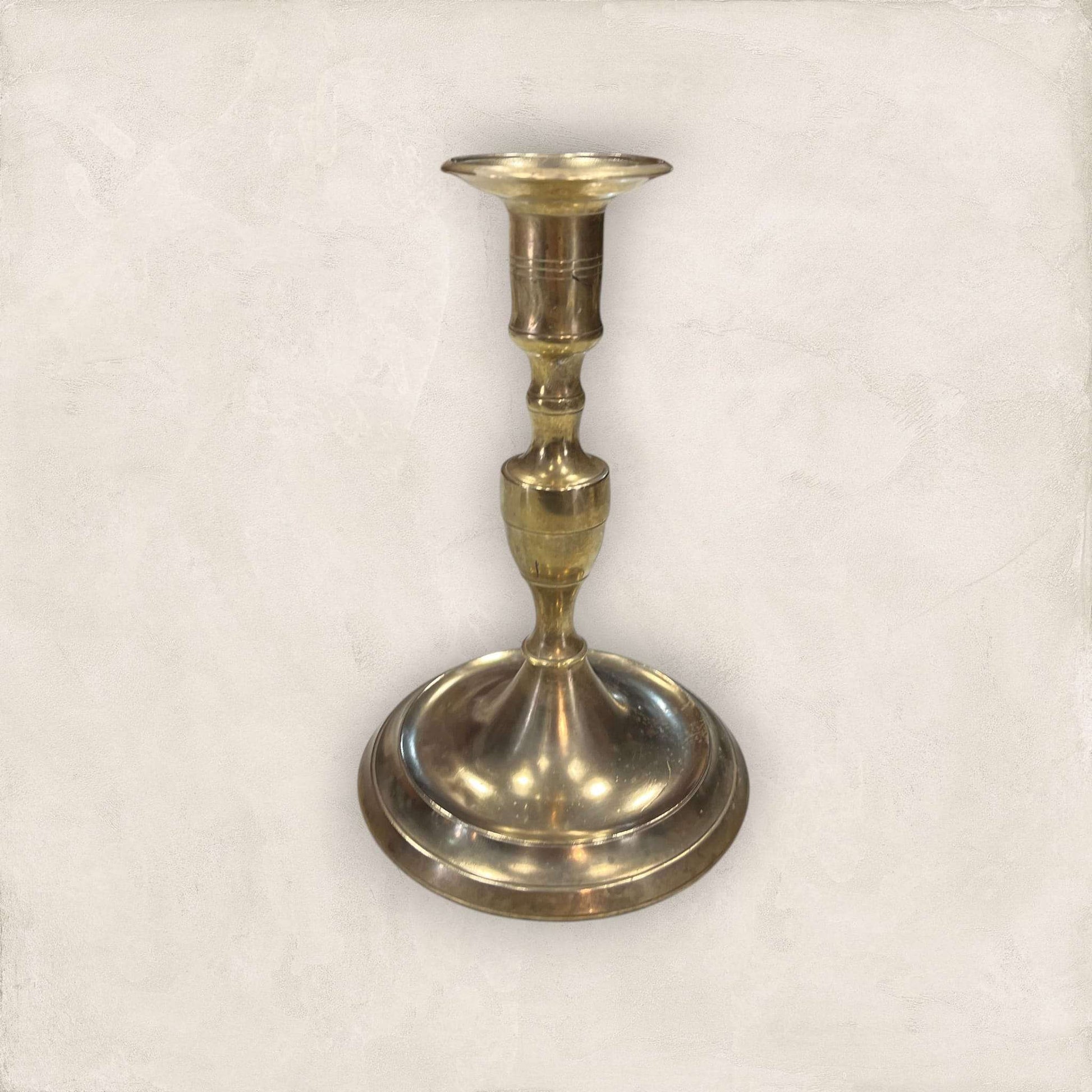 Candelabro de Metal Dorado Antiguo | Iluminación Clásica - Cositas Antiguas – La Guadaña, Anticuarios Online en Jerez , vender antigüedades, muebles antiguos