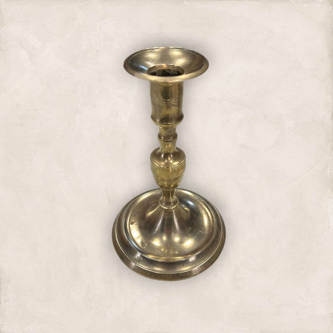 Candelabro de Metal Dorado Antiguo | Iluminación Clásica - Cositas Antiguas – La Guadaña, Anticuarios Online en Jerez , vender antigüedades, muebles antiguos