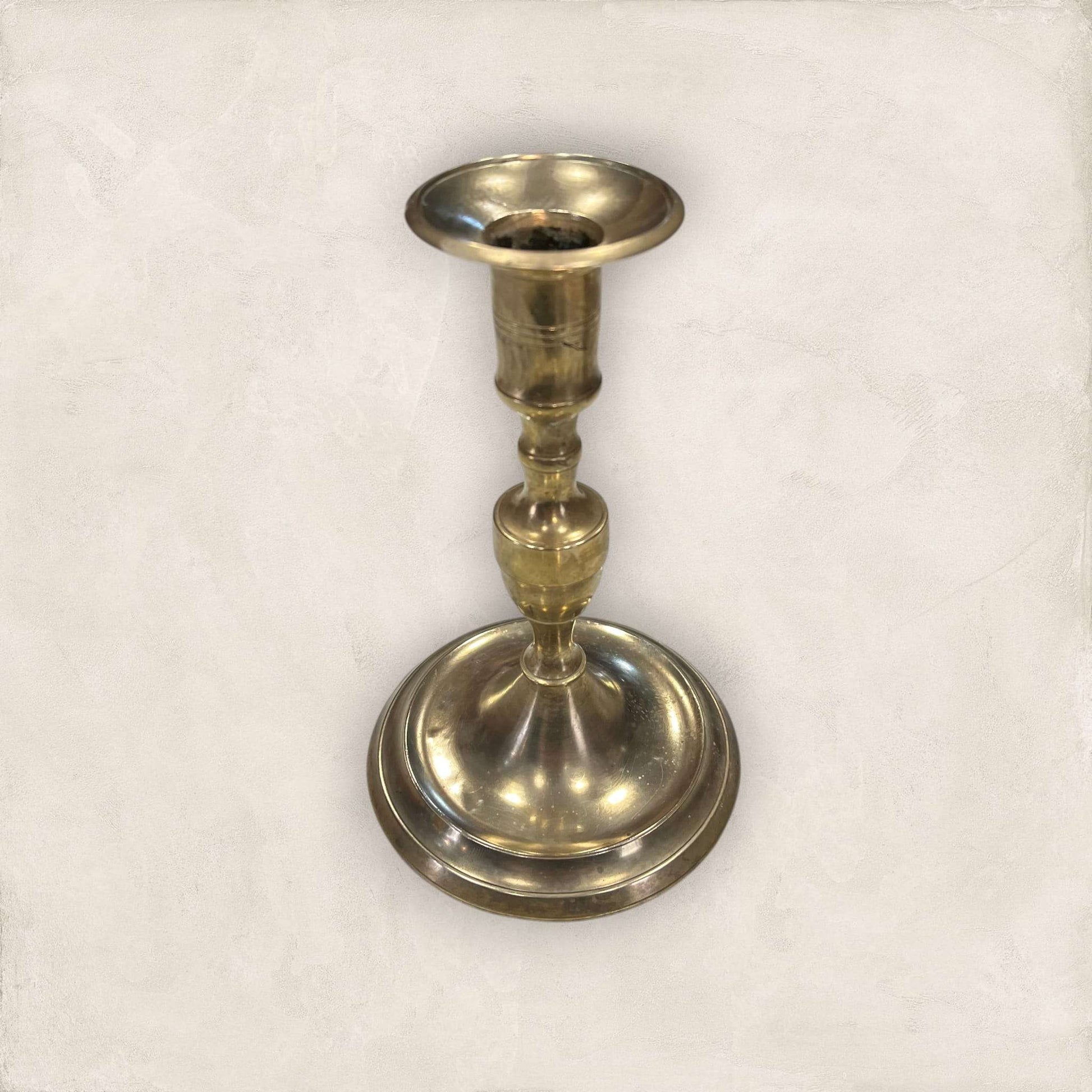 Candelabro de Metal Dorado Antiguo | Iluminación Clásica - Cositas Antiguas – La Guadaña, Anticuarios Online en Jerez , vender antigüedades, muebles antiguos
