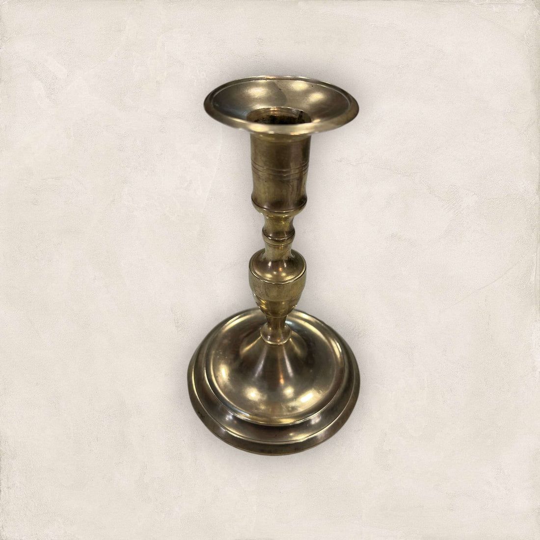 Candelabro de Metal Dorado Antiguo | Iluminación Clásica - Cositas Antiguas – La Guadaña, Anticuarios Online en Jerez , vender antigüedades, muebles antiguos