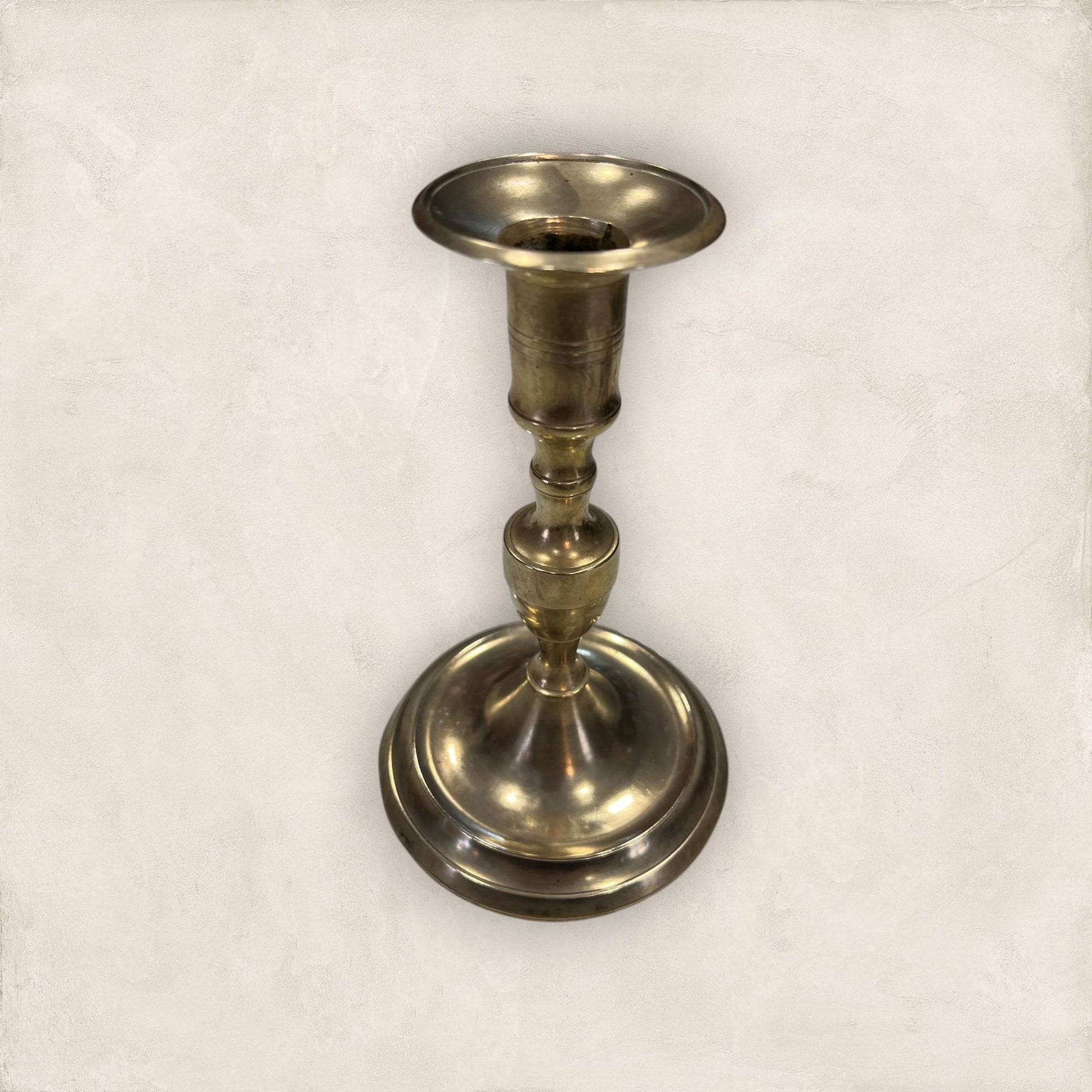 Candelabro de Metal Dorado Antiguo | Iluminación Clásica - Cositas Antiguas – La Guadaña, Anticuarios Online en Jerez , vender antigüedades, muebles antiguos