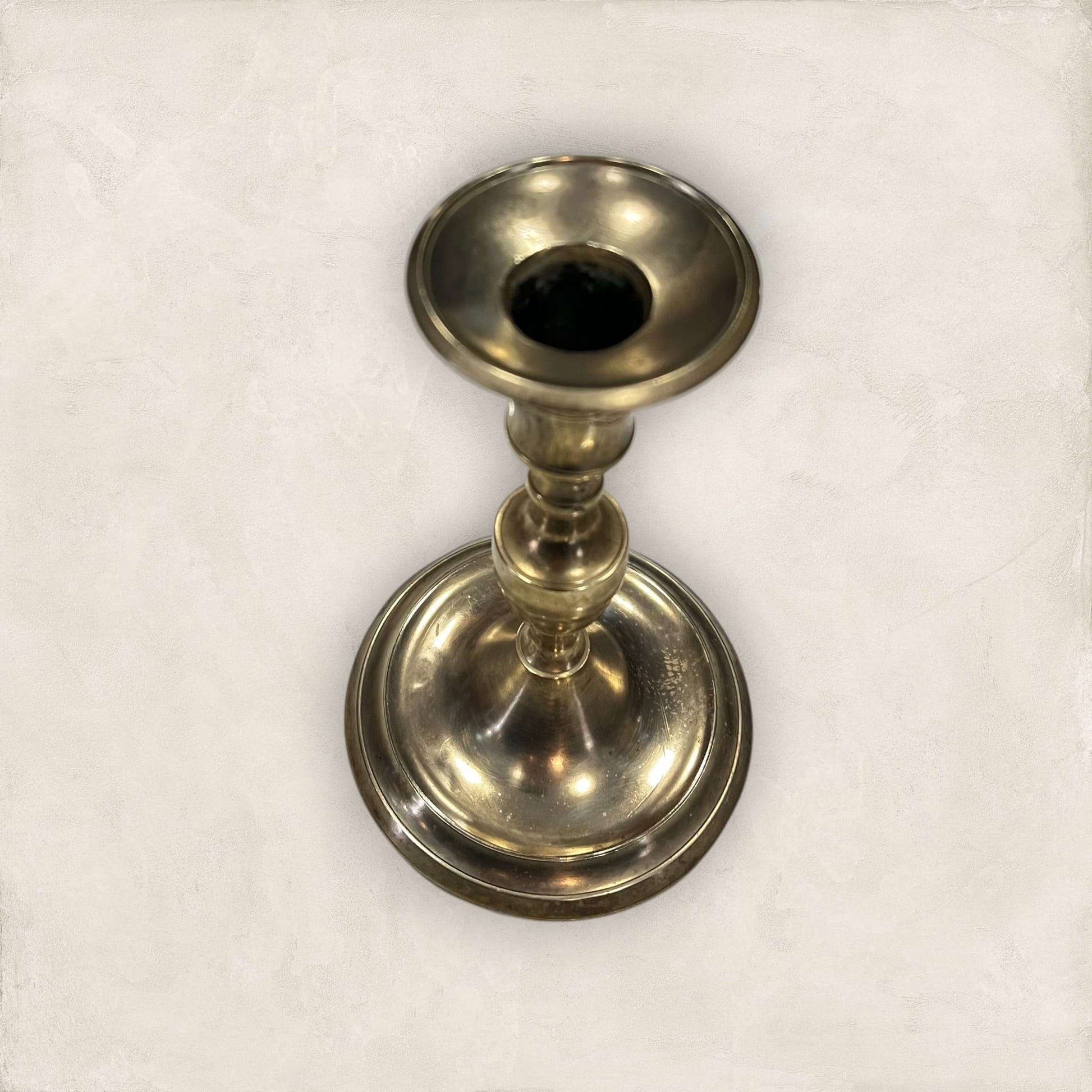 Candelabro de Metal Dorado Antiguo | Iluminación Clásica - Cositas Antiguas – La Guadaña, Anticuarios Online en Jerez , vender antigüedades, muebles antiguos