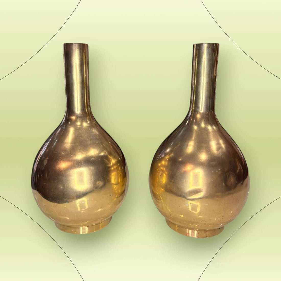 Jarrones de metal dorado vintage años 70 – Elegancia única - Cositas Antiguas – La Guadaña, Anticuarios Online en Jerez , vender antigüedades, muebles antiguos