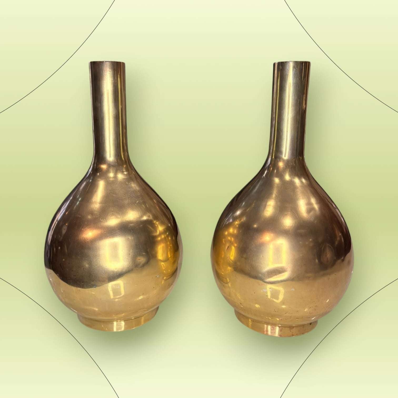 Jarrones de metal dorado vintage años 70 – Elegancia única - Cositas Antiguas – La Guadaña, Anticuarios Online en Jerez , vender antigüedades, muebles antiguos