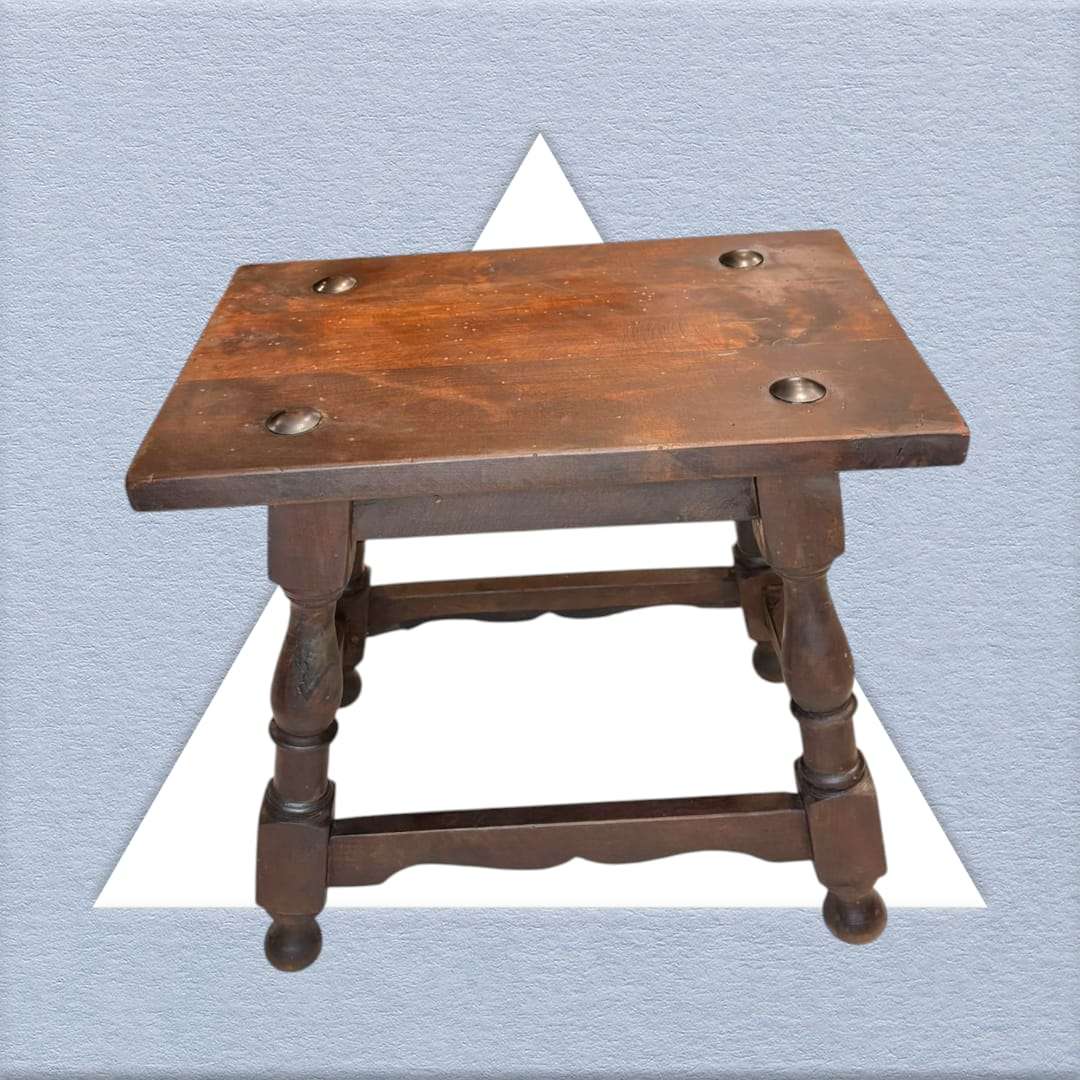 Mesa auxiliar Castellana antigua de madera maciza - Cositas Antiguas – La Guadaña, Anticuarios Online en Jerez , vender antigüedades, muebles antiguos