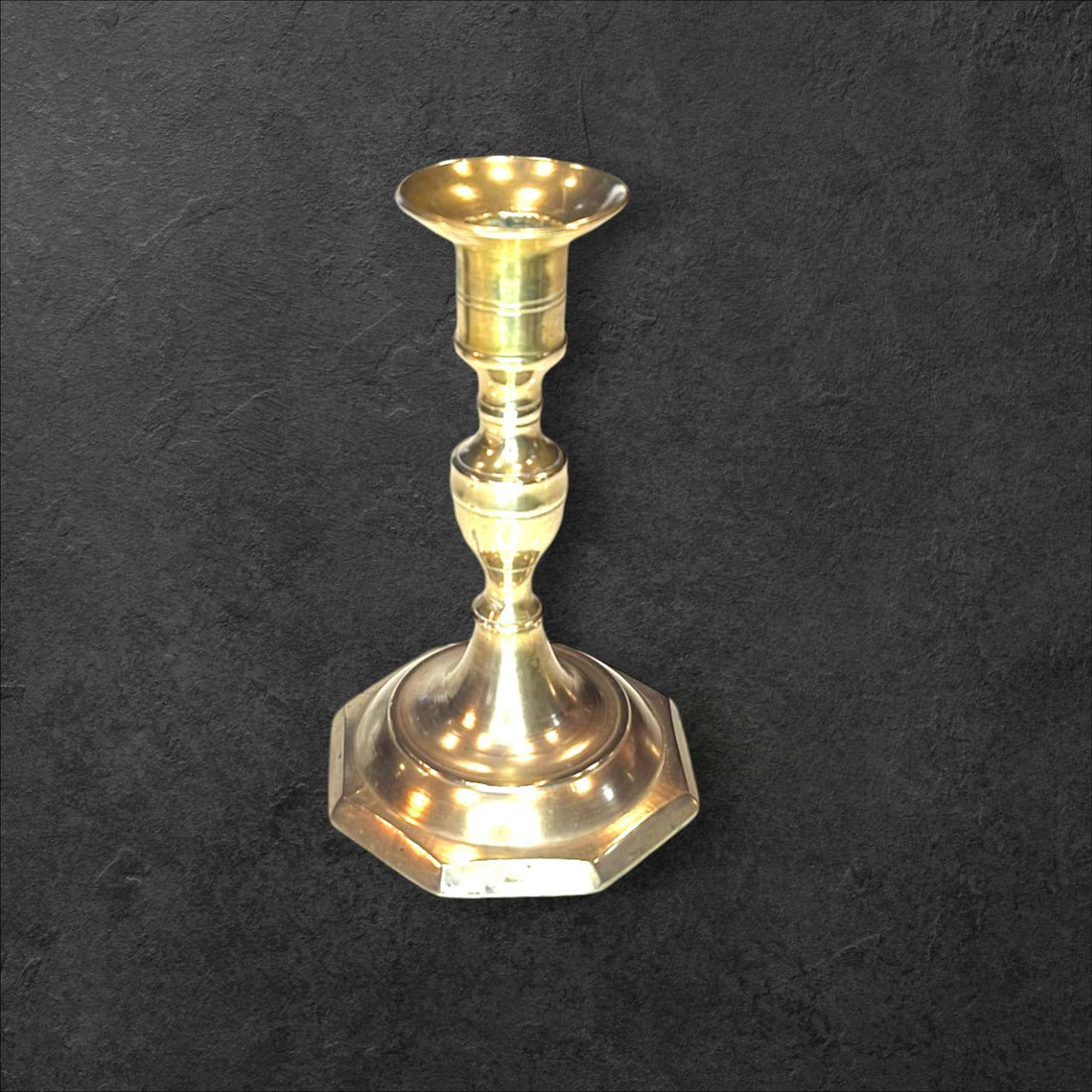 Candelabro de bronce - Ilumina tu hogar con elegancia - Cositas Antiguas – La Guadaña, Anticuarios Online en Jerez , vender antigüedades, muebles antiguos