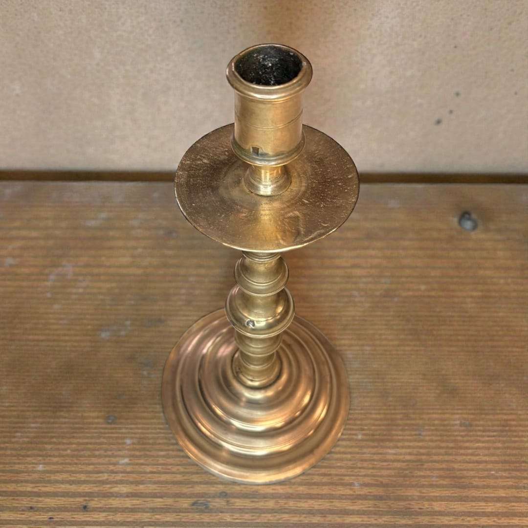 Candelabro antiguo de metal dorado para luz tradicional - Cositas Antiguas – La Guadaña, Anticuarios Online en Jerez , vender antigüedades, muebles antiguos