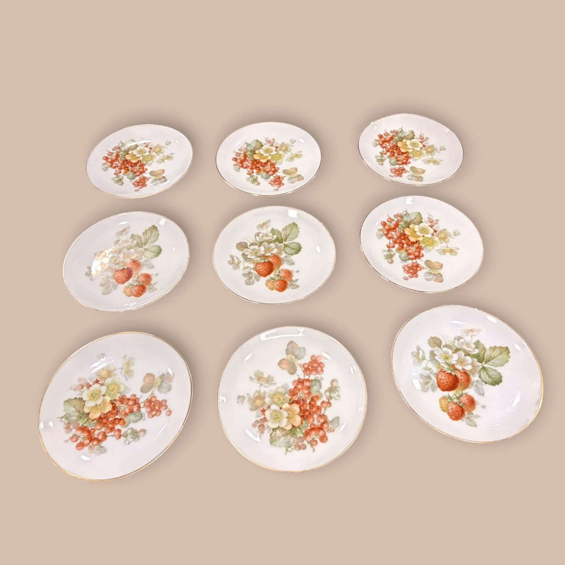 Lote de platos de porcelana Thomas Bavaria pintados a mano - Cositas Antiguas – La Guadaña, Anticuarios Online en Jerez , vender antigüedades, muebles antiguos