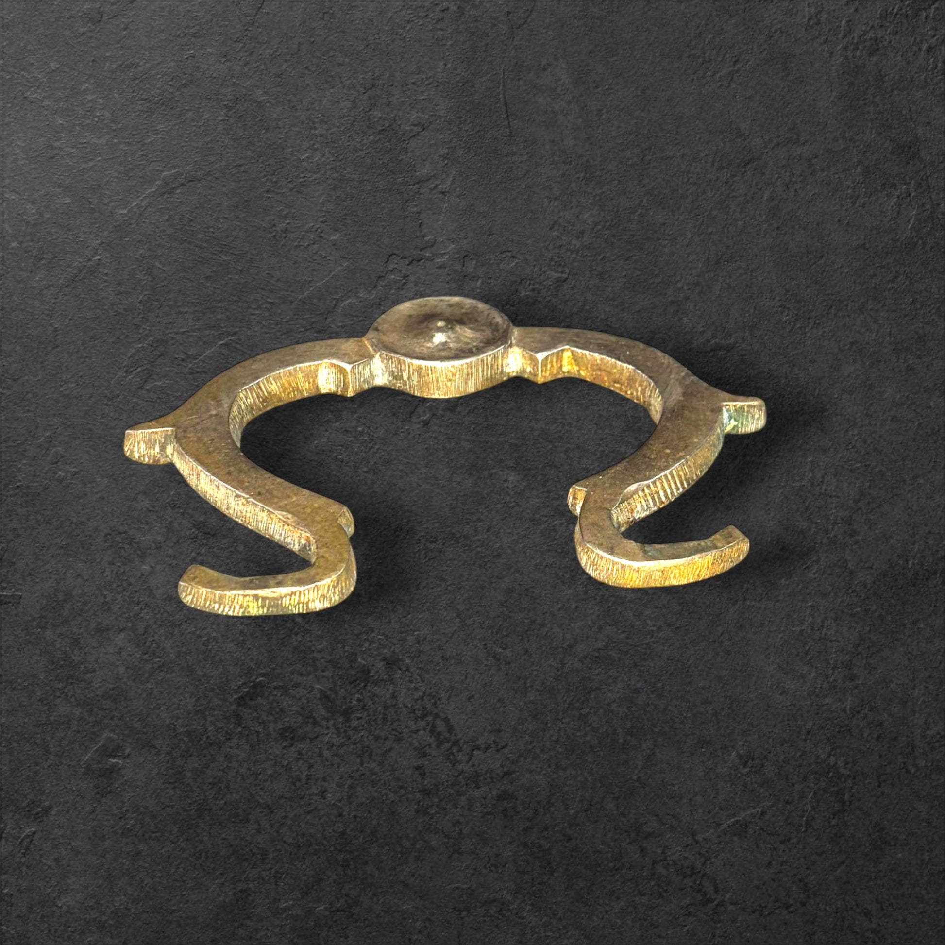 Tirador de metal antiguo original para muebles único - Cositas Antiguas – La Guadaña, Anticuarios Online en Jerez , vender antigüedades, muebles antiguos