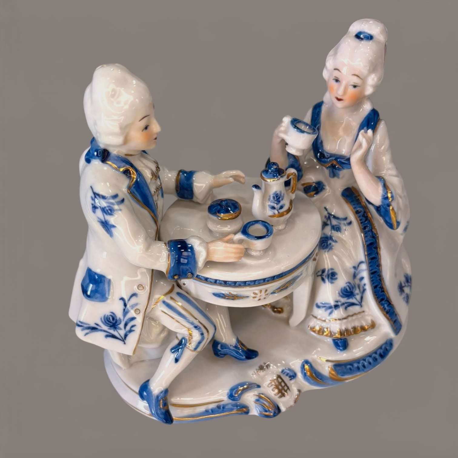 Figura de porcelana continental vintage azul y blanco - Cositas Antiguas – La Guadaña, Anticuarios Online en Jerez , vender antigüedades, muebles antiguos