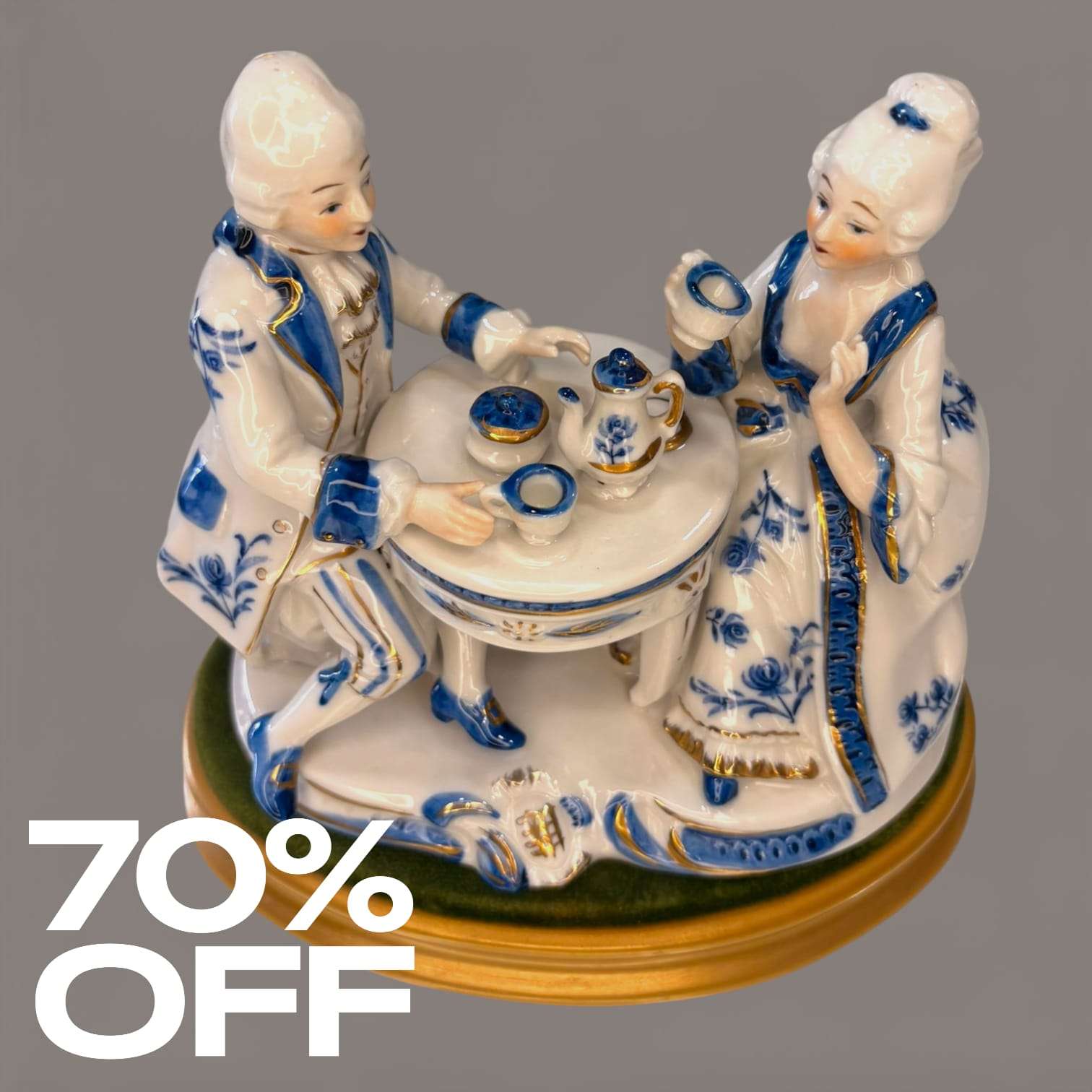 Figura de porcelana continental vintage azul y blanco - Cositas Antiguas – La Guadaña, Anticuarios Online en Jerez , vender antigüedades, muebles antiguos