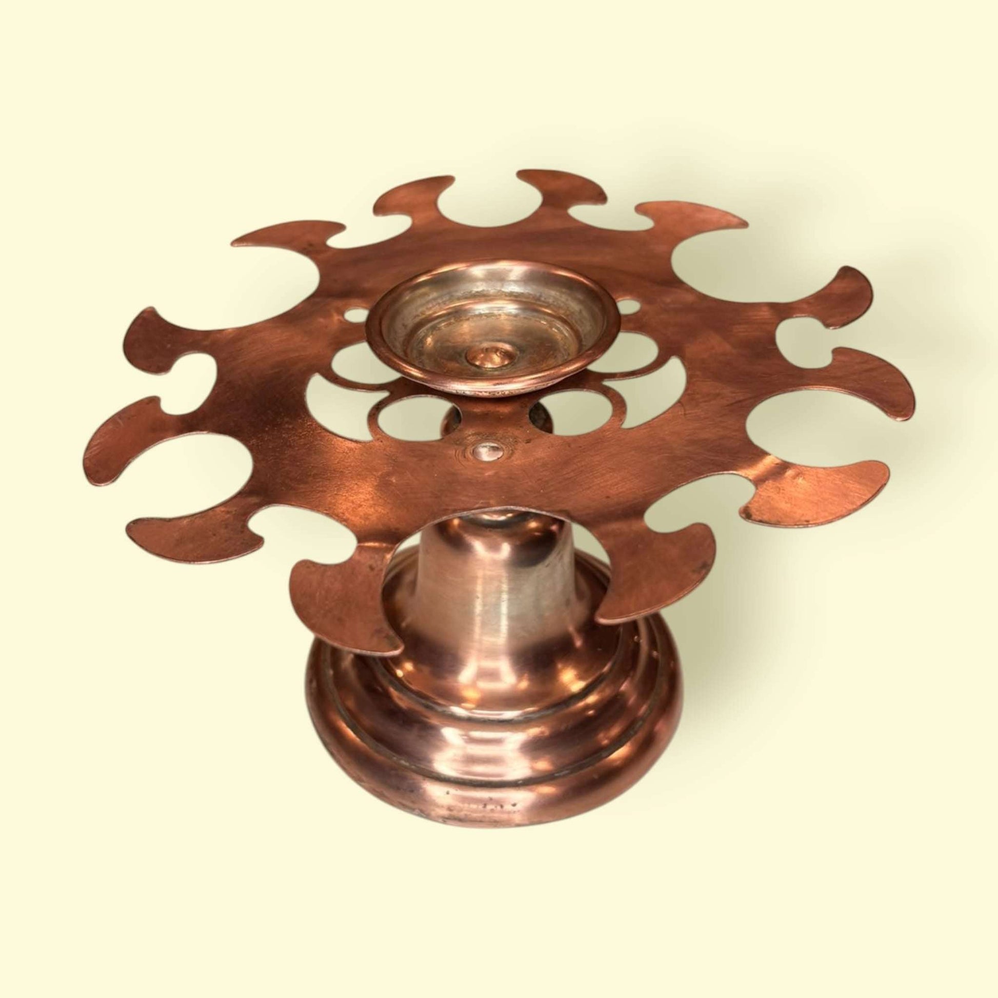 Soporte para copas de cobre antiguo único y decorativo - Cositas Antiguas – La Guadaña, Anticuarios Online en Jerez , vender antigüedades, muebles antiguos